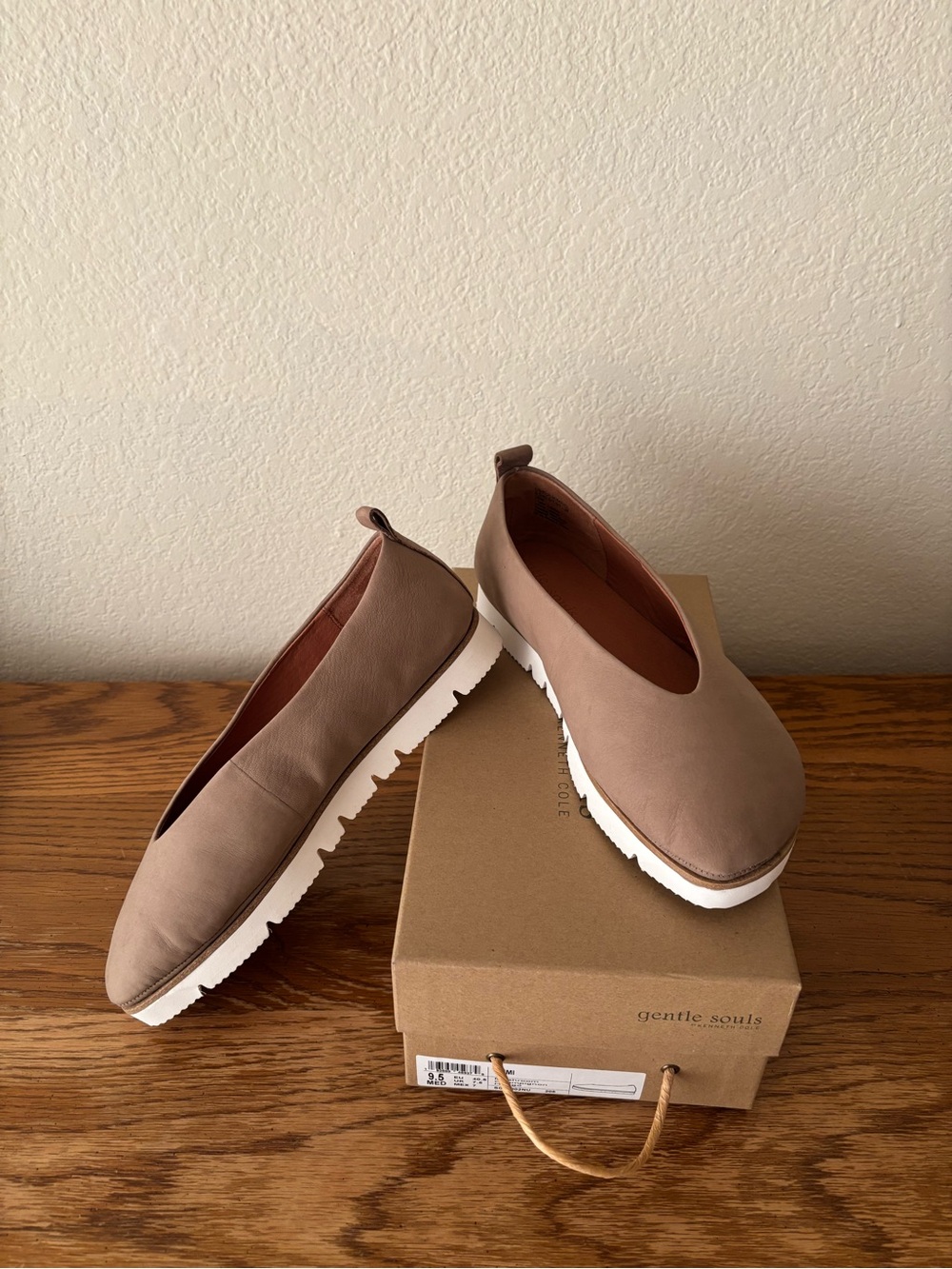 Gentle Souls by Kenneth Cole Demi Leather Flat